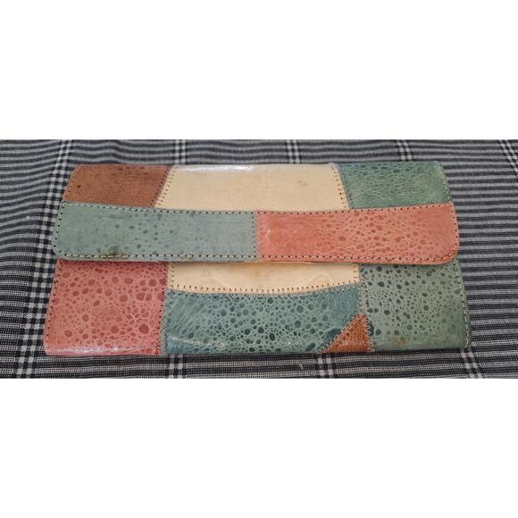 Ladies reptile leather wallet- snap closure- outside & inside pockets- 7.5 x 4 - Picture 1 of 7